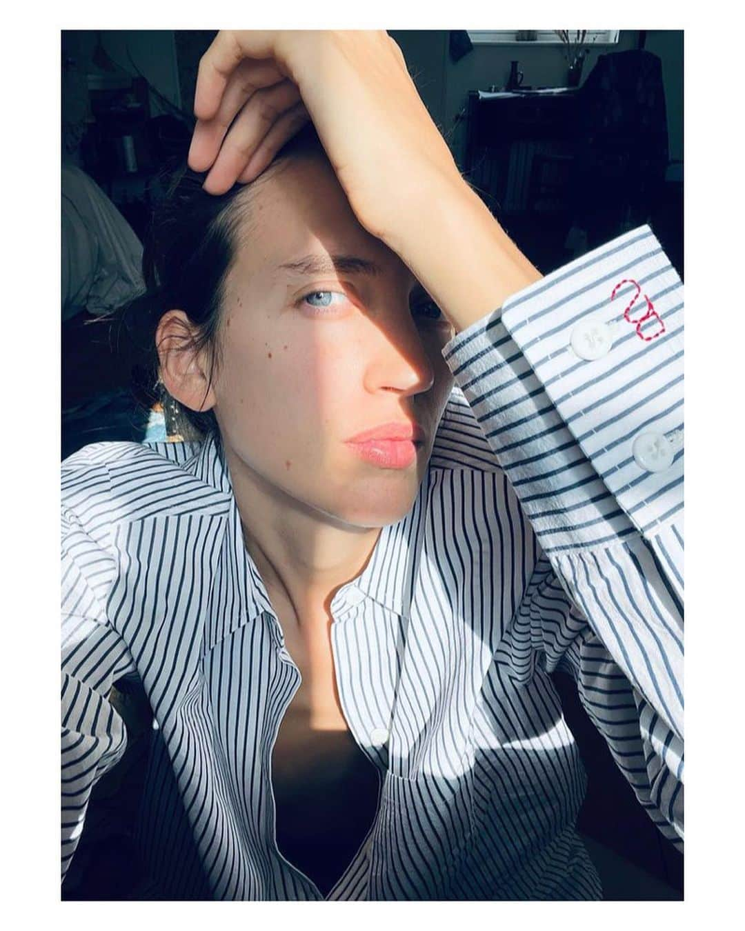 リカさんのインスタグラム写真 - (リカInstagram)「Sofia ❤️ @sofia.fanego  A postcard from her home in France countryside .  Yves crispy cotton shirt stripe timeless piece for summer wardrobe   Love you Sofia ❤️  #talentwoman #model #artist #muse #mother #stripeshirtobession #yves#ss23」5月4日 3時47分 - rikastudios_