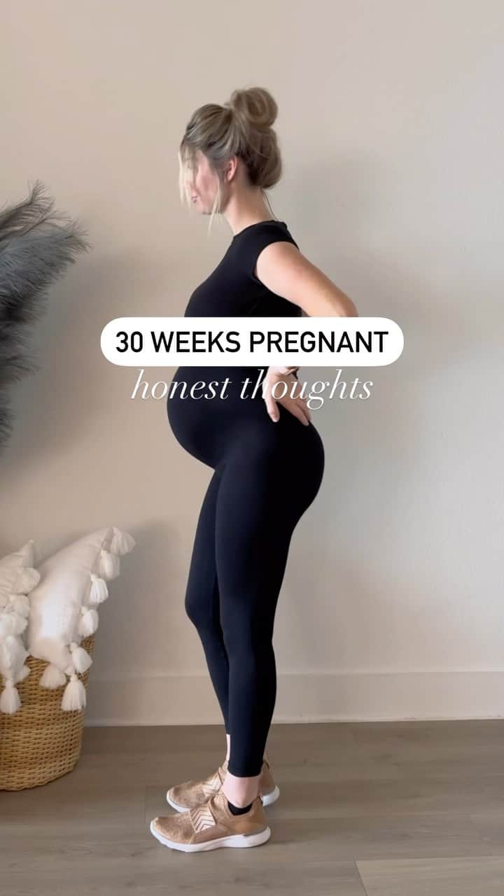 アンナ・ニコル・スミスのインスタグラム：「Just some thoughts 🥹 moms of multiples, any advice on the above? ❤️  #pregnant #30weekspregnant」