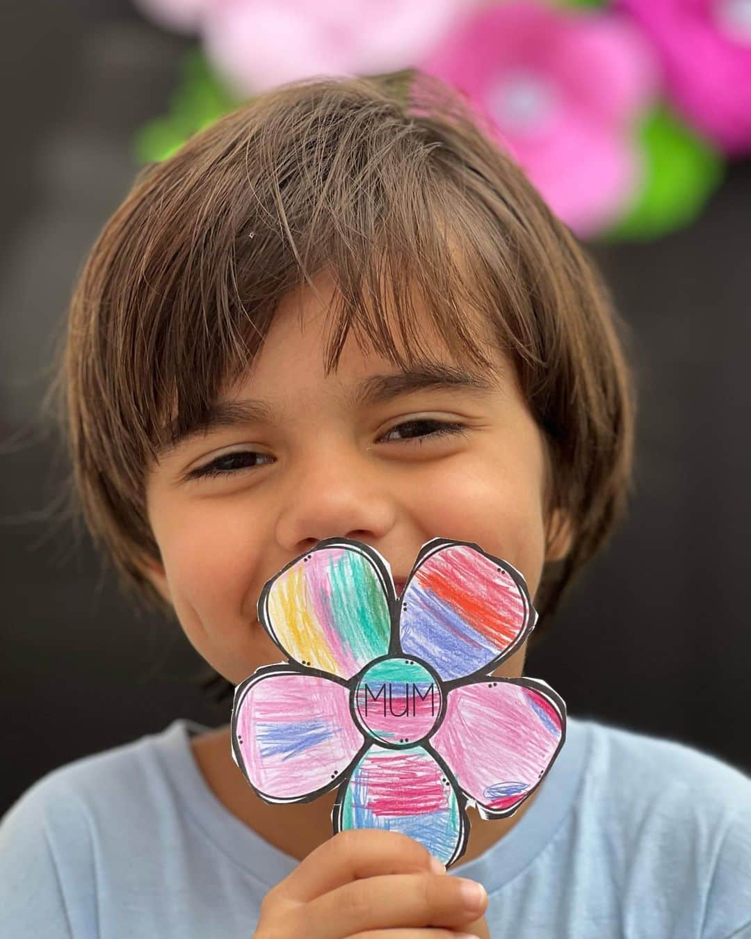 ケリー・キーさんのインスタグラム写真 - (ケリー・キーInstagram)「Dia da mãe na escola ♥️ Nada como celebrar o Dia das Mães em grande estilo! A homenagem na escola foi incrível… Emocionante ( pq sou dessas que chora mesmo… E não me seguro não! 🤭) Foi emocionante participar das atividades ao lado dele e ver o quanto ele se diverte e curte me ver ali o prestigiando. Agradeço a Deus por ser mãe e por ter a oportunidade de ver meus filhos crescerem e se desenvolverem. Cada um deles em sua deliciosa fase da vida! Que o amor e a cumplicidade que vivemos hoje possam ser fortalecidos cada vez mais. #diadasmaes #amorincondicional #família #mãeefilho #festanaescola」5月4日 4時30分 - oficialkellykey