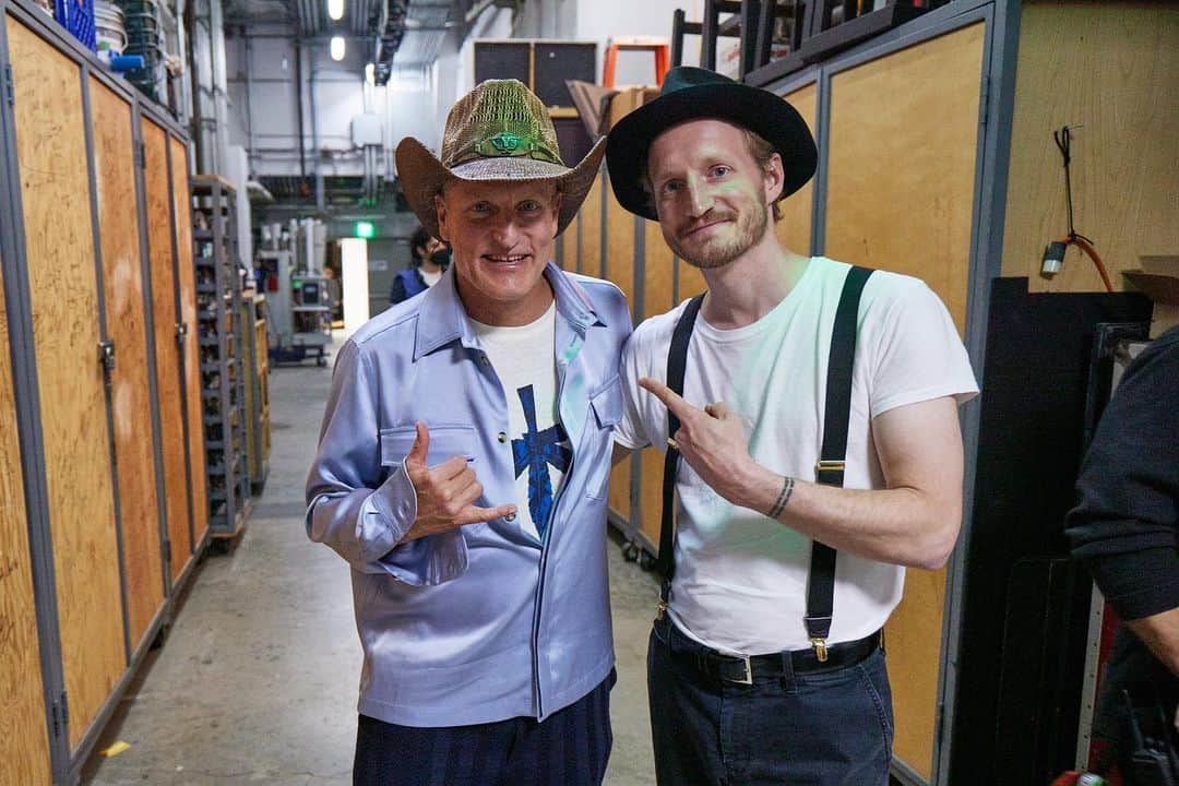 The Lumineersのインスタグラム：「Seeing double. @woodyharrelson @jeremiahfraites  📸: @dannybones64」