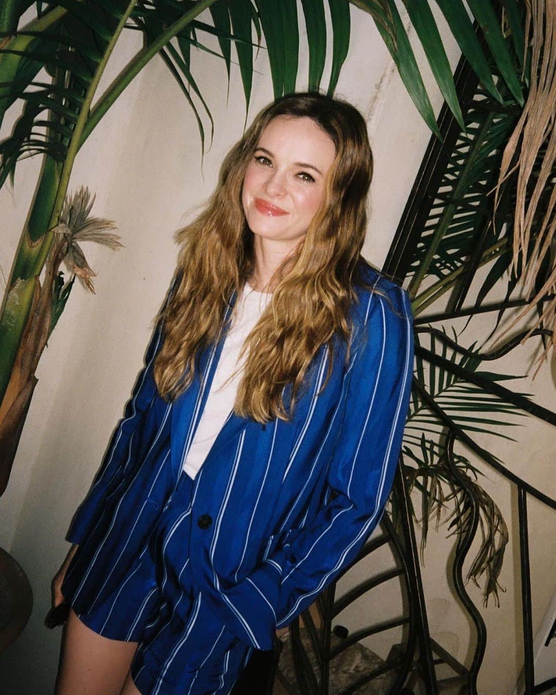 ダニエル・パナベイカーのインスタグラム：「Day or night?」
