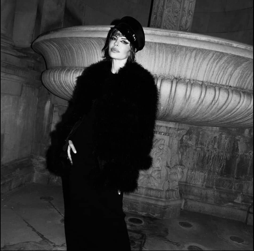 リサ・リナのインスタグラム：「Hell is empty and all of the devils are here.  William Shakespeare」