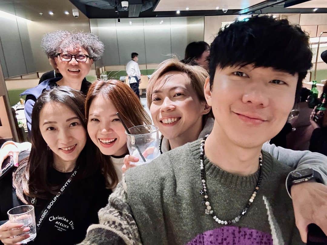 林俊傑さんのインスタグラム写真 - (林俊傑Instagram)「JJ20 London after party vibes!  Thank you my JJ20 family…  See you when I see you… hang soon!  #JJ20WorldTour #afterparty」5月4日 4時58分 - jjlin