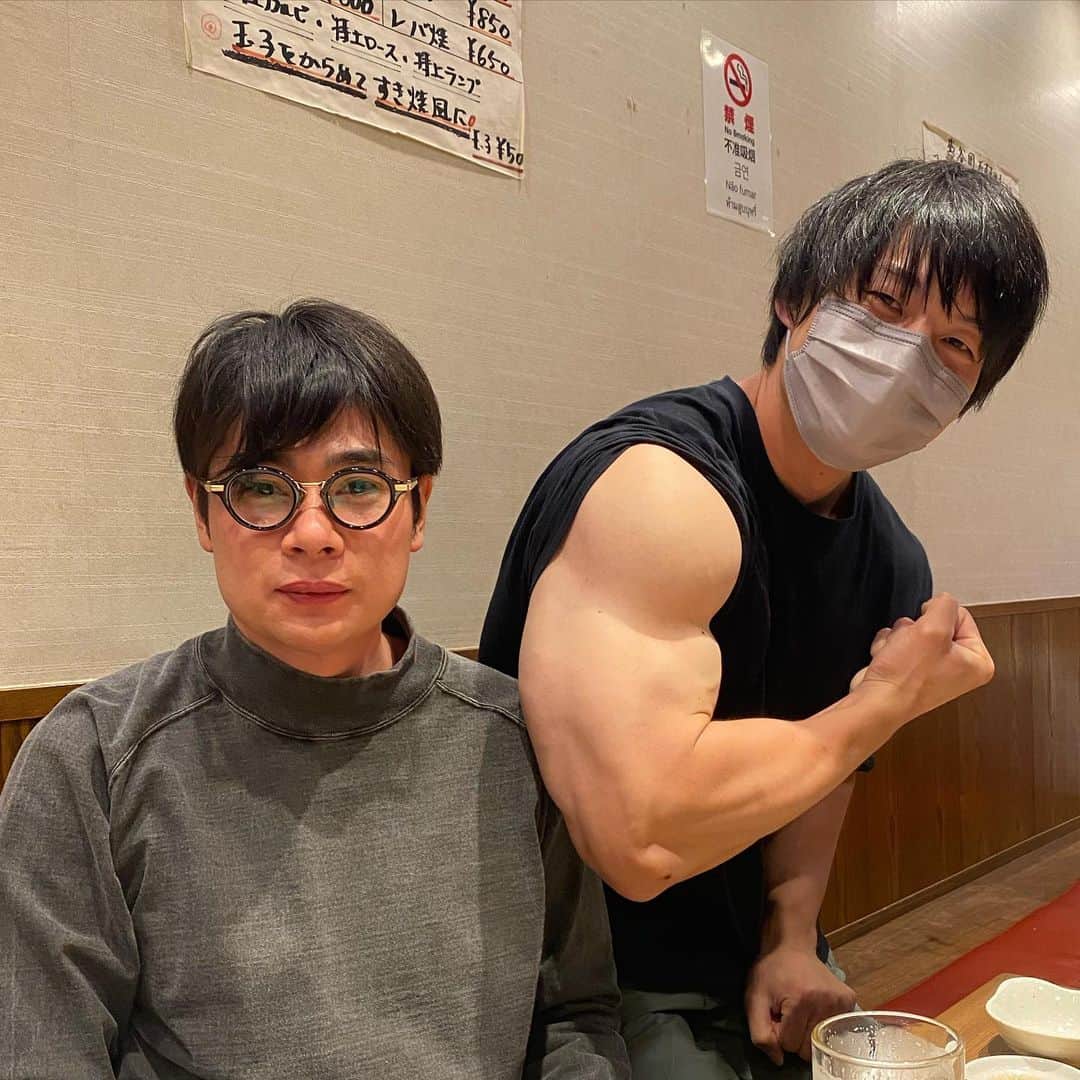 吉村崇さんのインスタグラム写真 - (吉村崇Instagram)「僕の事を上顎から 引き千切れるらしいです  #青木マッチョ #人見知り筋肉」5月4日 14時39分 - hnkyoshimura