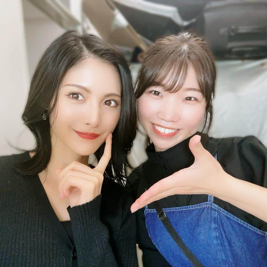 美沙玲奈のインスタグラム：「𓂃𓂂𖡼.𖤣𖥧𓈒◌܀𖥧𖧧 ˒˒.  ずっとお願いしたかった‥🤍ˊ˗ うららのメイクで魔法をかけてもらいました🪄︎︎◝✩ とっても素敵に仕上げてくれてありがとう!!!🫶 これからも専属でお願いします🥰✨  #ヘアメイク #メイクアップ #💄 #美人度アップ #ありがとう#大好き」