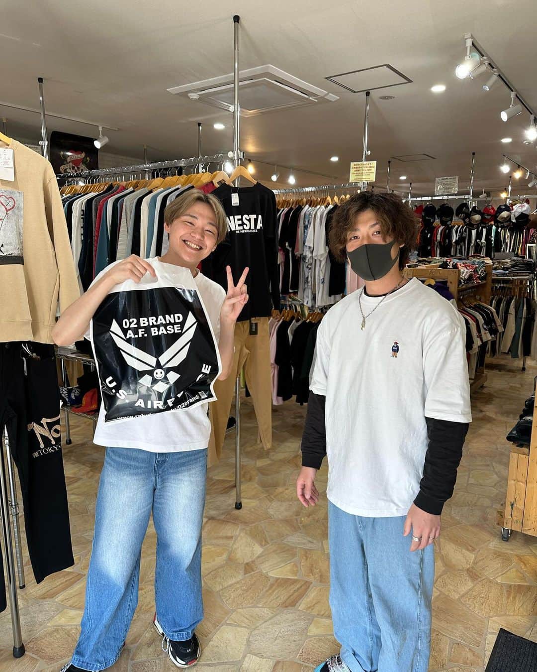 藤井達也のインスタグラム：「長野旅‼️  お世話になってる宮川さんのお店にお邪魔しました😀  #02brand #長野 #アパレル」