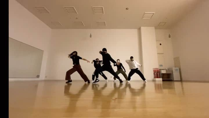 嶋田遼太郎のインスタグラム：「. 👤OMARION  🎵Big Vibez . choreo @ryotaro_shimashima   @kanami.v_o718  @mitsuki_._ms  @kanondance314  @ Riona   #lesson#dance#dancer#japan#hiphop#rb#omarion#bigvibez#choreographer#japan」