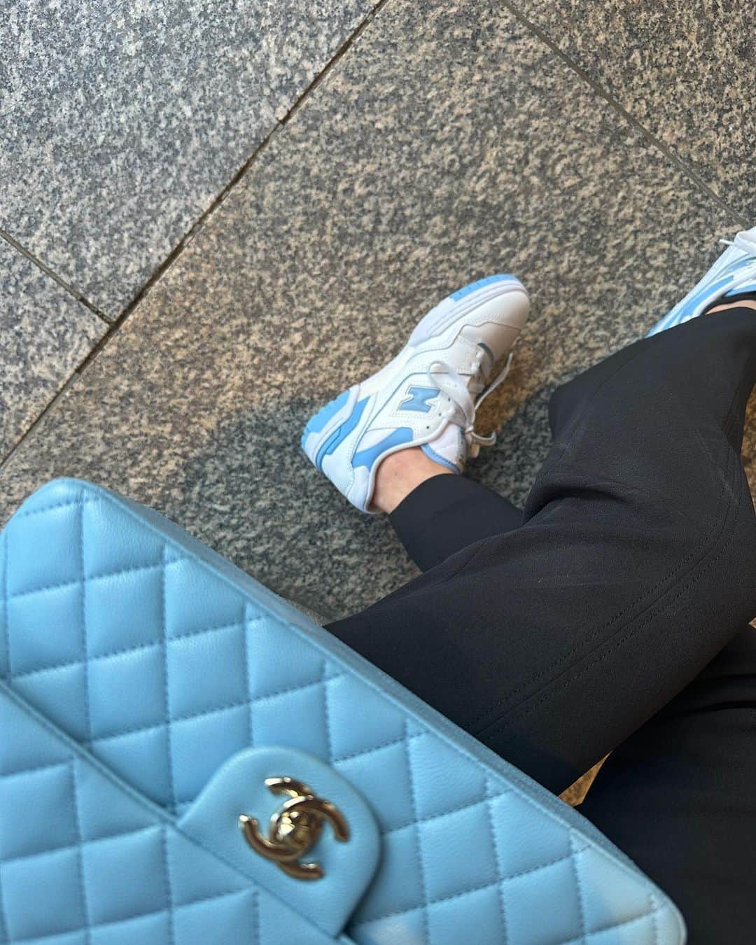 小梶恵莉さんのインスタグラム写真 - (小梶恵莉Instagram)「. カバンを新調するとそればっかり使う傾向がある私😇  同じブルーを見つけて カバンと靴を合わせた日💙  . .」5月4日 14時54分 - eri3580