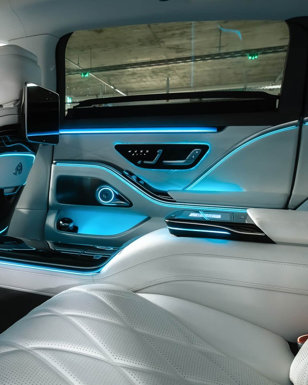 メルセデス・ベンツさんのインスタグラム写真 - (メルセデス・ベンツInstagram)「Be enchanted by stunning interior details.   @mercedesmaybach  📷 @erik_degen for #MBcreator   #MercedesBenz #MercedesMaybach #Maybach」5月4日 15時00分 - mercedesbenz