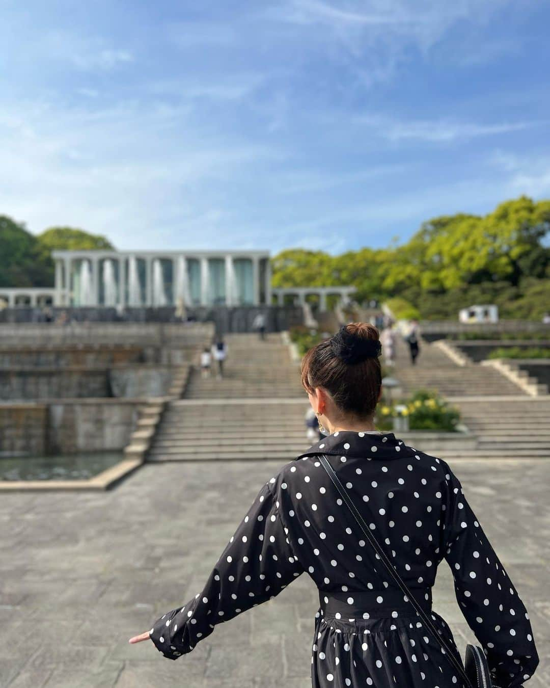 一羽萌瑠さんのインスタグラム写真 - (一羽萌瑠Instagram)「⛲️🫧⛲️🫧⛲️🫧⛲️🫧⛲️  噴水が沢山あって豪華な公園⛲️  かなり長めの滑り台で、おしりを強打しました。。  #須磨離宮公園  #噴水  #公園巡り  #お散歩   #宝塚歌劇団 #女子大生 #女子大生コーデ#japan #大学生 #大阪芸術大学 #女子大生の日常#宝塚og  #love #instagood #fashion #photooftheday」5月4日 15時00分 - meru1hane