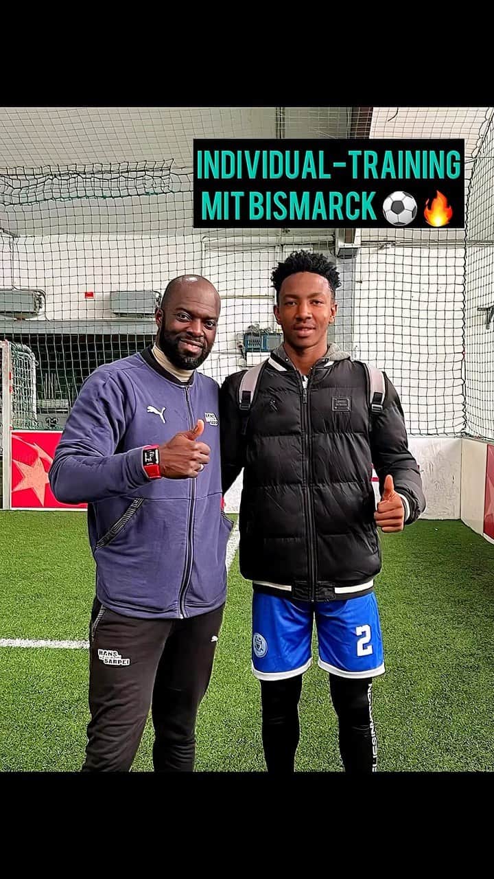ハンス・サーペイのインスタグラム：「Individual Training mit Bismark 17 Jahren aus Ghana extra gekommen.」