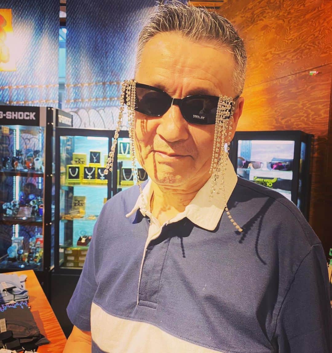 田波涼子のインスタグラム：「海やプール、ゲームセンターまで行って、大好きなジジ君とババちゃんに遊んでもらって幸せねっ。 夜はトランプするし💦  朝はゆっくり起きて疲れすぎないように過ごしてます🤭  両親は長期ステイ。なので私達帰ったらゆっくりしてもらいます💦  2人で１つの小さめトランクで来たらやはり入らなそ〜… ROSS行かねばっ」