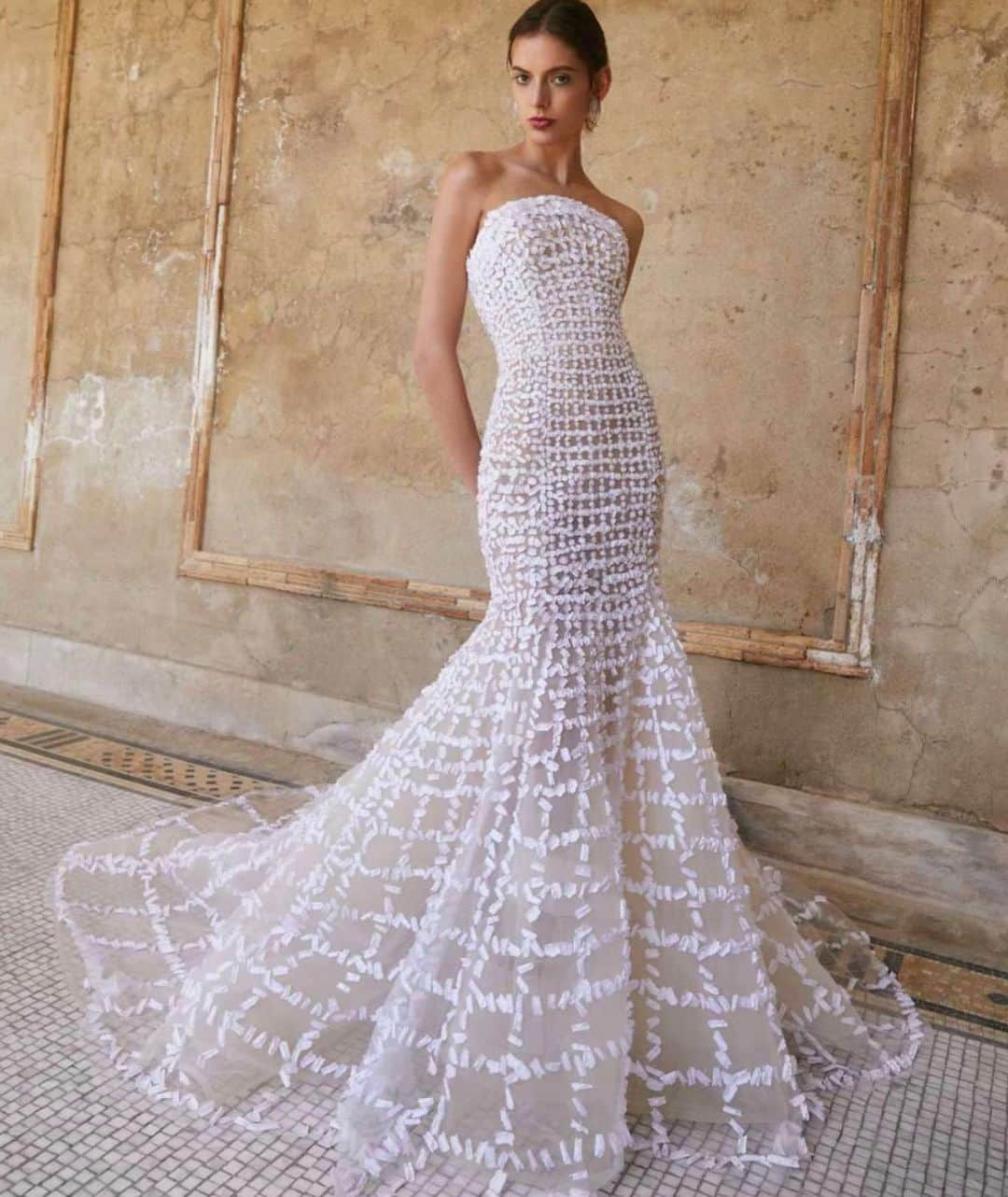 SOYOO BRIDALさんのインスタグラム写真 - (SOYOO BRIDALInstagram)「.  Introducing our talented designer’s new collection💫 @soyoobridal_official   🤍5. Oscar de la Renta   The Oscar de la Renta Spring 2024 Bridal is for the modern romantic — traditionally elegant, yet ever so alluring. @oscardelarenta   #소유브라이덜 #오스카드라렌타 #2024spring #항상넋을잃게만드는 #최애브랜드🤍 #가을에옵니다🍂 #soyoobridal_exclusive✔️」5月4日 15時06分 - soyoobridal_official