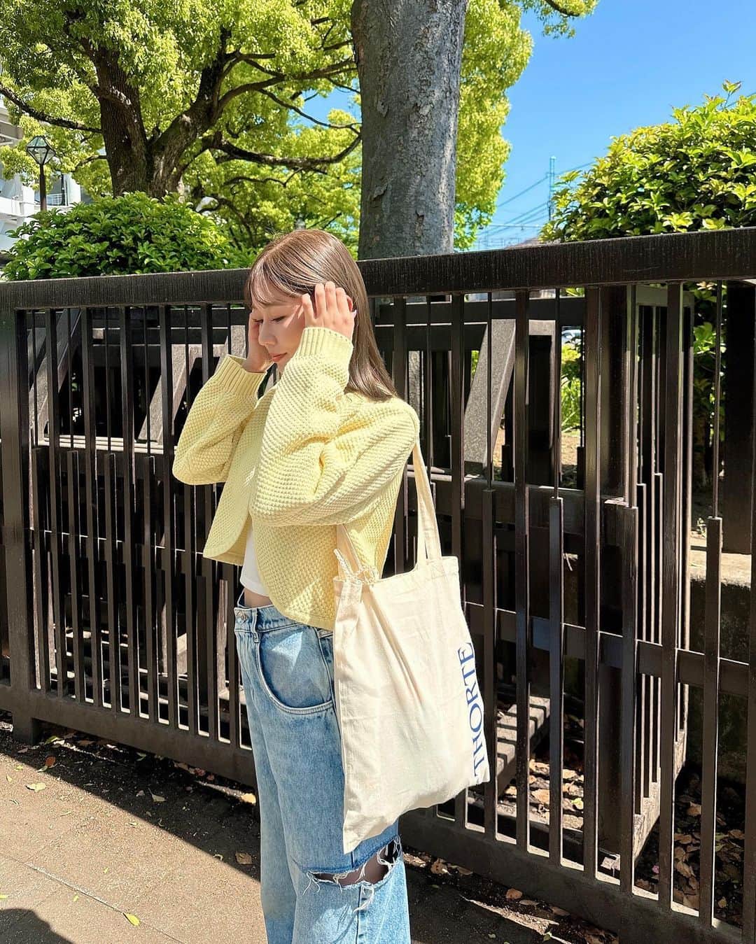 水越愛華のインスタグラム：「あんなさん(@anchim_13 )の アパレルブランドの @thorte_official のお洋服💛  即決で黄色にした🫶🏻  改めて、おめでとうございます🫶🏻 これからも可愛いお洋服心待ちにしてます☺️🫶🏻」