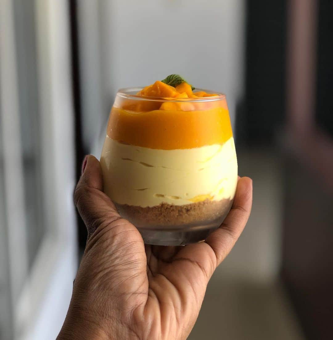 Archana's Kitchenのインスタグラム：「#throwbackthursday   The most delicious Mango cheesecake recipe we tried in our test kitchen!   Do you want the recipe of this dessert? Just comment “yes” below 👇🏻」