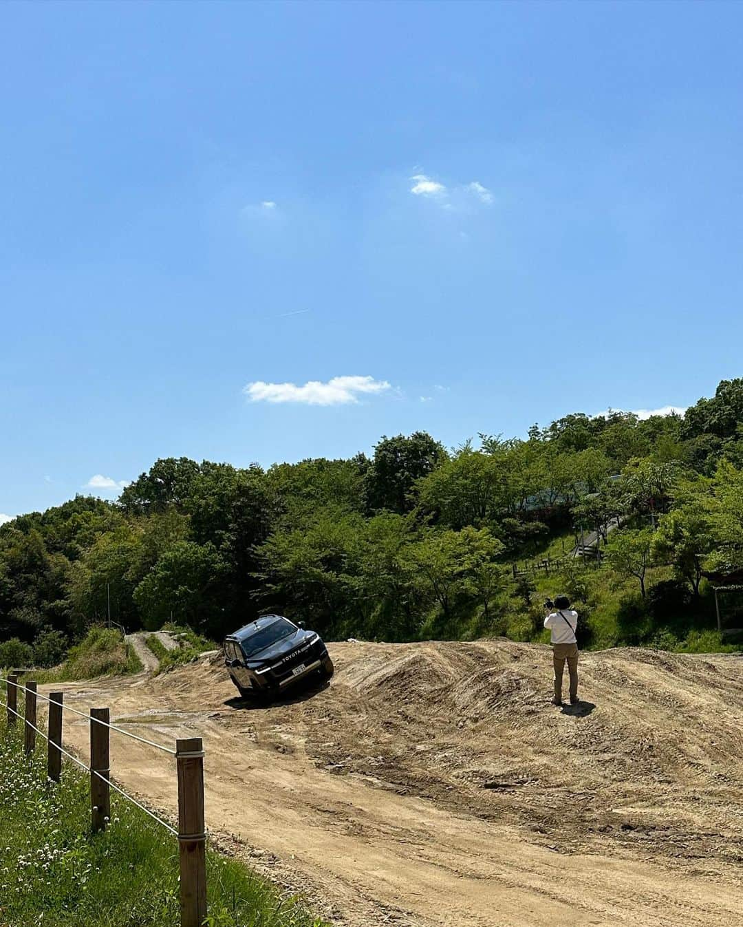 なかやまきんに君さんのインスタグラム写真 - (なかやまきんに君Instagram)「#なかやまきんに君 #愛知県豊田市 にある #さなげアドベンチャーフィールド にて #ランクル300 GRに乗ってきました #めちゃくちゃカッコいい #オフロード をバリバリ体験できました #近々YouTubeにてアップ致します #キャーGW楽しむのステキー」5月4日 15時26分 - nakayama_kinnikun