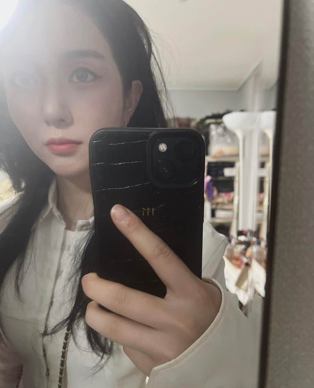 ミナのインスタグラム：「이것이 거울셀카인가」