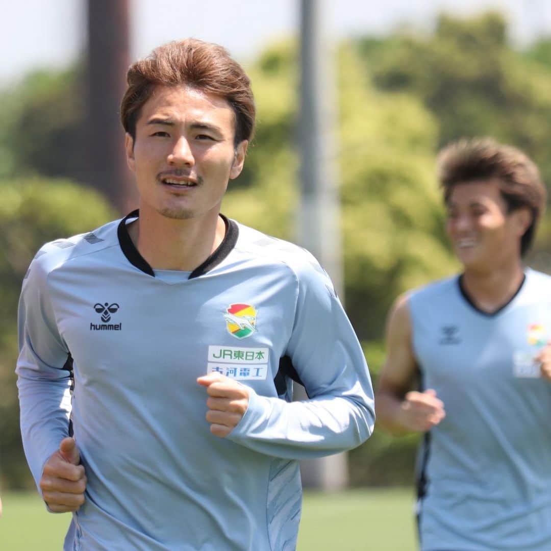 ジェフユナイテッド市原・千葉さんのインスタグラム写真 - (ジェフユナイテッド市原・千葉Instagram)「#5月4日  本日のユナパをお届け👍  昨日はご声援をいただきありがとうございました🙇‍♂️ コンディションを整え、 磐田戦へ備えます💪  #jefunited #ジェフ千葉 #ユナパレポ #jleague #winbyall」5月4日 15時43分 - jefunited_chiba_official