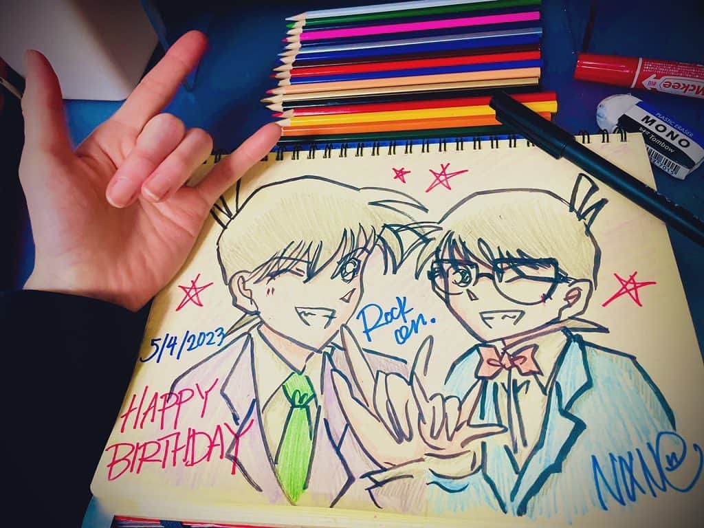 のインスタグラム：「🎉Happy Birthday 新一&コナン🎂🎈  Rock on. 💙🤟  #江戸川コナン誕生祭2023 #工藤新一誕生祭2023」