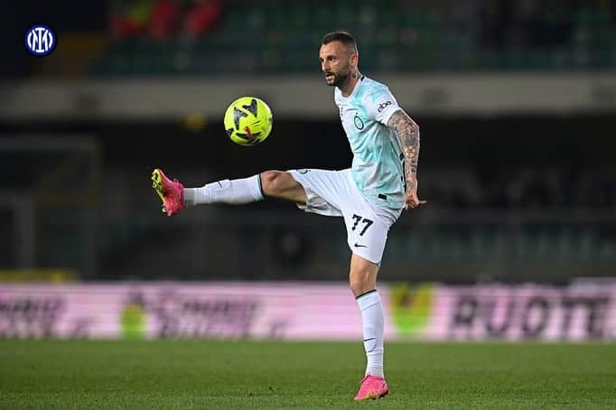マルセロ・ブロゾビッチのインスタグラム：「+3 @inter ! 🖤💙」