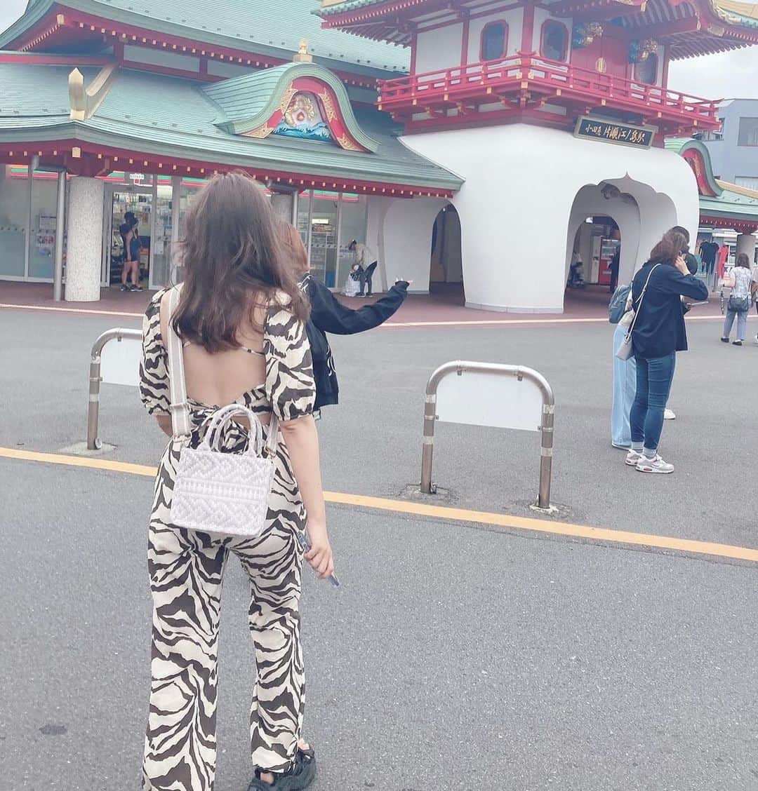 川島愛里沙さんのインスタグラム写真 - (川島愛里沙Instagram)「. . . 今年もたくさんアニマルひっさげていきたいね❣️🥺✌️ . . . これはまゆぴとかほたんと遠出しようってなって江ノ島にいった去年の写真💐🥹 . . あったかくなるとすーぐ薄着になるうちら👶かえりみちバリ寒かったのおぼえてる👶👶早く来いわれらの夏〜🥺❗️❗️❗️ . . . . . #アニマル #ゼブラ #江ノ島 #ootd #zebra #animal #enoshima #japan #friend #fashion #setup #followme」5月4日 7時20分 - onikuarichan