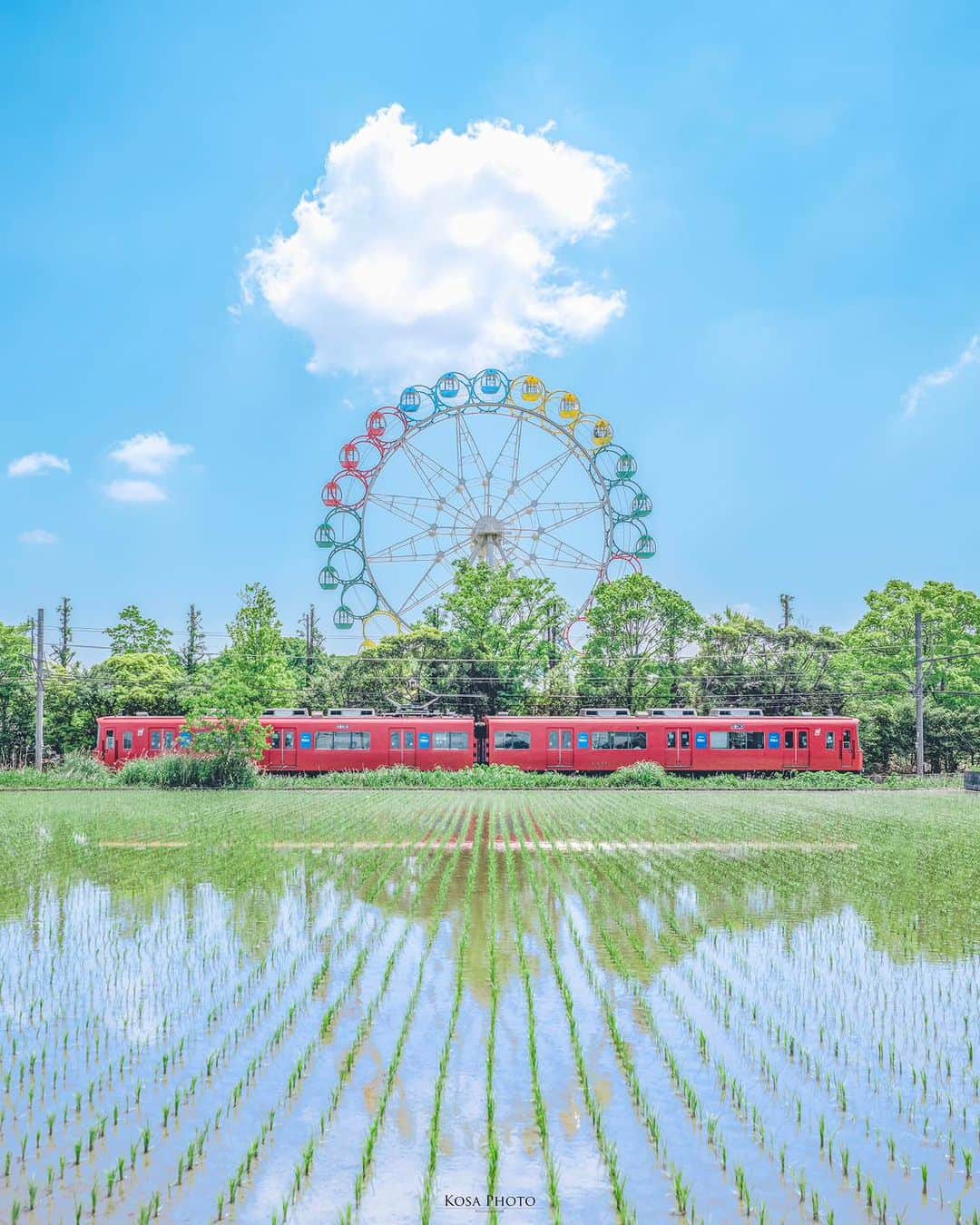 のインスタグラム：「かわいい観覧車と赤い電車 . Location:愛知 Aichi / Japan🇯🇵 Date:2022年5月 Camera:Z9 / 24-70mm f2.8 . #nikoncreators #nikoncreators_2023landscape #Japan_Daytime_View #japancityblues #traingallery_ig #train_vision #私の瞳がきらめいた瞬間 #lovers_amazing_group #じゃびふる #japan_waphoto #tokyocameraclub #art_of_japan_ #jgrv_member #team_jp_ #photo_jpn #sorakataphoto #LBJ_KING #ptk_japan #広がり同盟メンバー #special_spot_legend #bestphoto_japan #japan_bestpic_ #bestjapanpics #raw_japan #deaf_b_j_ #Rox_Captures #colore_de_saison #pixlib_jp #japan_best_pic #Lovers_Nippon」