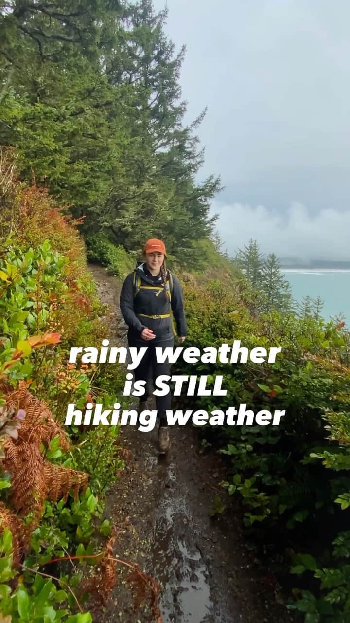 グレゴリーのインスタグラム：「Say it with us - rainy weather is still hiking weather! 👏 👏 👏  Be prepared for your next trip - shop raincovers by tapping this post.」