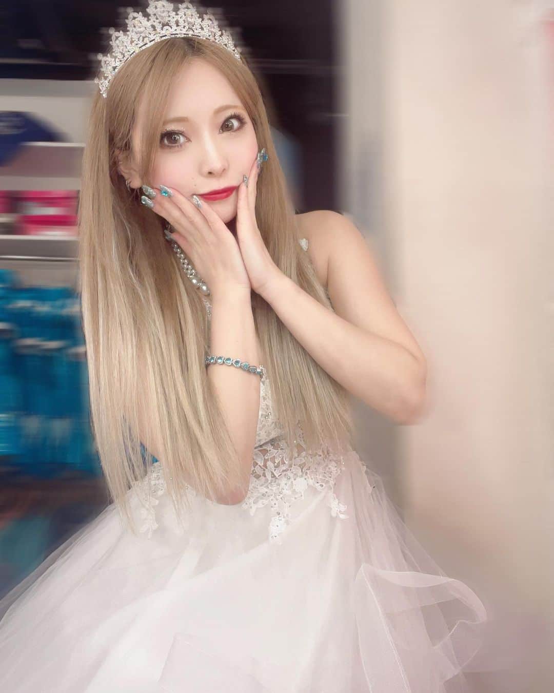 のインスタグラム：「💙💖💙💖💙 : : :  GWバーレスク大阪でまだまだ楽しもうね💖  #バーレスク大阪 #バーレスク東京 #バーレスク大阪ありえ #北新地 #インスタ映え #ホスト  #韓国メイク  #童顔女子  #実物とは異なります  #TIKA  #burlesqueosaka  #burlesquetokyo  #TikTok」