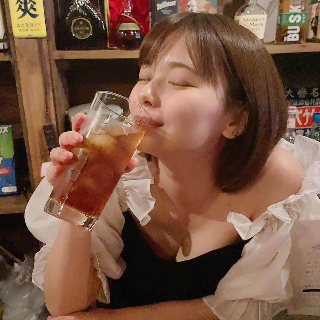 和地つかさのインスタグラム：「昨日はオフ会ありがとうございましたー✨️すごく楽しかったです💓 会いに来てくれてありがとう😆❤️  本当はみんなが喜んでくれるか心配でなんどもお店の方と打ち合わせしてたんだ！ だから、みんなが楽しかったって言ってくれて私が1番嬉しかったよ💓本当にありがとう😆  #オフ会 #飲み会女子 #BAR #BARイベント #和地つかさ」