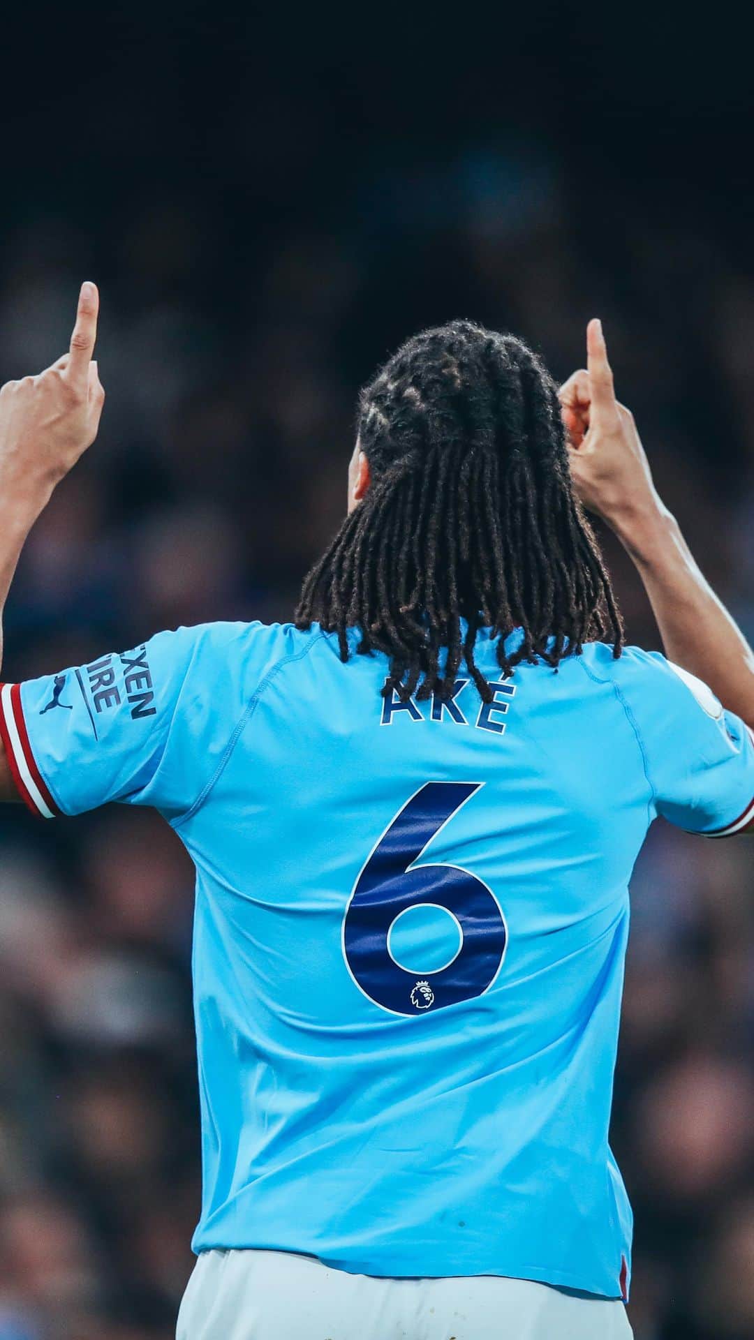ナタン・アケのインスタグラム：「Guess who’s back, @nathanake’s back! 🔥」