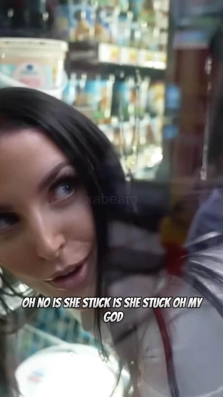 Brazzersのインスタグラム：「Always stuck in something 😅 #funny #trending #angelawhite」