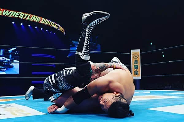 KUSHIDAさんのインスタグラム写真 - (KUSHIDAInstagram)「Hammer Lock Small Package Hold  aka Minoru Fujita Special technic Perfect Small Package Hold   腕極め式首固め #藤田ミノル #藤田プロレススクール  #prowrestling #njpw   teach by @tastethediff」5月4日 8時29分 - kushida_ts