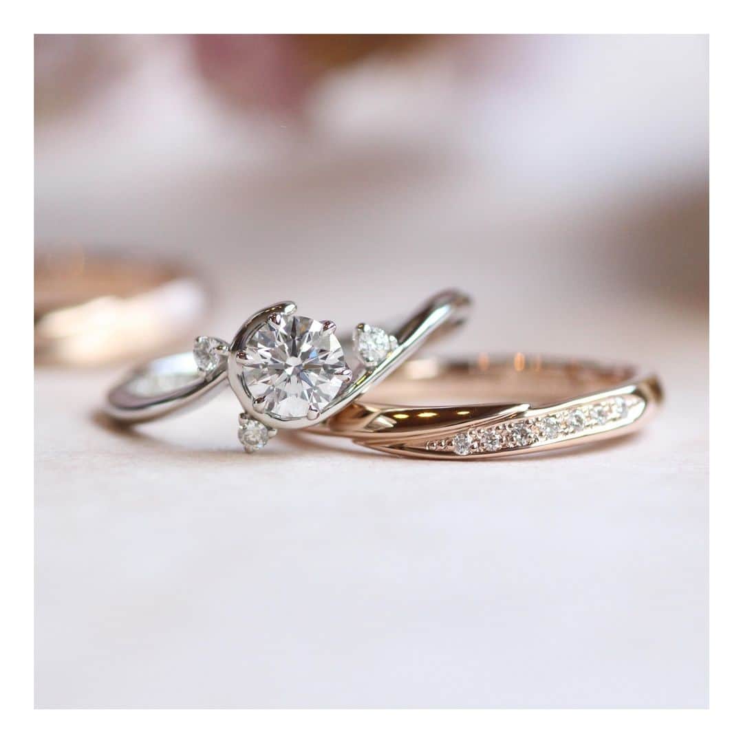 ith / イズ オーダメイド結婚指輪さんのインスタグラム写真 - (ith / イズ オーダメイド結婚指輪Instagram)「実際にお手元で 重ね着けすることで見つけた、 唯一無二の美しい組み合わせ。  ご結婚指輪はピンクゴールド。 男性とのお揃い感も大切に選ばれた お手元に馴染んでいきますように。  婚約指輪は敢えてプラチナを。 年齢を重ねても変わることのない、 特別感のある印象を目指しました。  ▽ 指輪について 婚約指輪(女性)：エデラ Pt950/0.2ct〜：273,000円〜  結婚指輪(女性)：フォルテ K18PG：115,000円〜  ***** ith公式アカウント情報 *****  【WEB🔗】 @ith_marriage TOPへ 　☞ プロフィールURLをタップ  【ハッシュタグ🕊】 #イズマリッジ  *********************************  【 #鍛造リング 🔨】 #シャンパンゴールド も選べる 職人の手で鍛え上げた高密度のお仕立て  【 #ライフスタイルジュエリー 】 さりげなく毎日を彩るジュエリー ith ECストア ☞  @ith_jewelry   #結婚指輪 #マリッジリング  #婚約指輪 #エンゲージリング #カスタマイズ #オーダーメイド #オーダーメイドリング  #結婚指輪探し #結婚指輪選び #結婚指輪オーダー #吉祥寺 #指輪選び #指輪探し #ピンクゴールド #重ね着け #結婚準備 #プレ花嫁 #花嫁準備 #ゴールドリング  #ダイヤモンド #2023夏婚 #2023秋婚 #2023冬婚  #2024春婚 #色違い  お問い合わせコード：20379」5月4日 8時50分 - ith_marriage