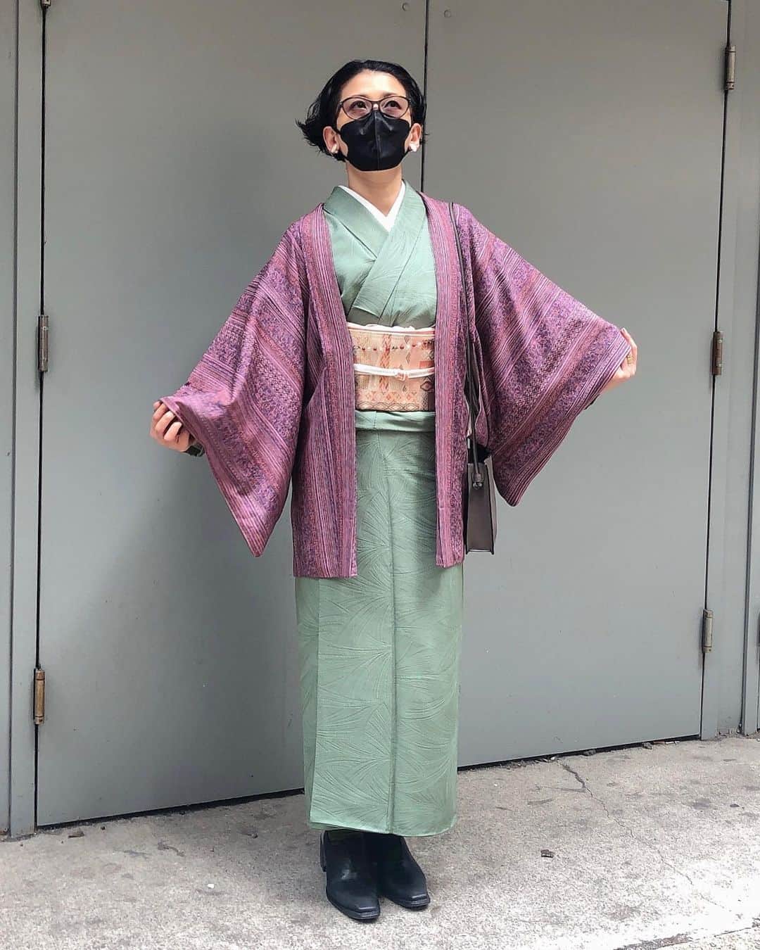 岡田育さんのインスタグラム写真 - (岡田育Instagram)「Why I’m still in March on Instagram… anyway, tried my first Iromuji (mono-color) kimono with geometric cherry blossoms obi belt. . 初の色無地。この日、あまりの短時間で慌てて着たせいで各所ぐちゃぐちゃだったのでリベンジしたいメモ。うーんやはり色無地より格上のコーデは草履にすべきかね。去年の今頃はもう単衣着たい陽気だったが、今年は袷の季節が長引きそう。 . #👘🔰 #iromuji #色無地 #着物 #着物修行中  #kimono #kimonostyle #kimonofashion #japanesekimono #fukuroobi . #museumofmodernart」5月4日 8時52分 - okadaic