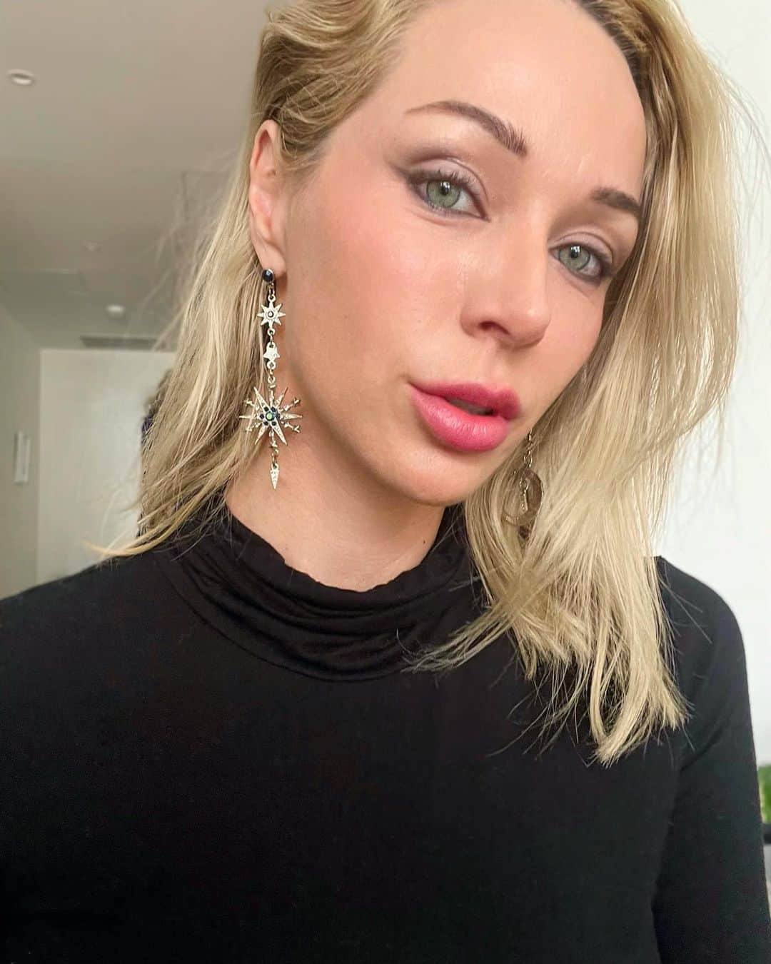 エミリー・スコットさんのインスタグラム写真 - (エミリー・スコットInstagram)「An earring for a 🪩💃」5月4日 9時19分 - emilyscottofficial