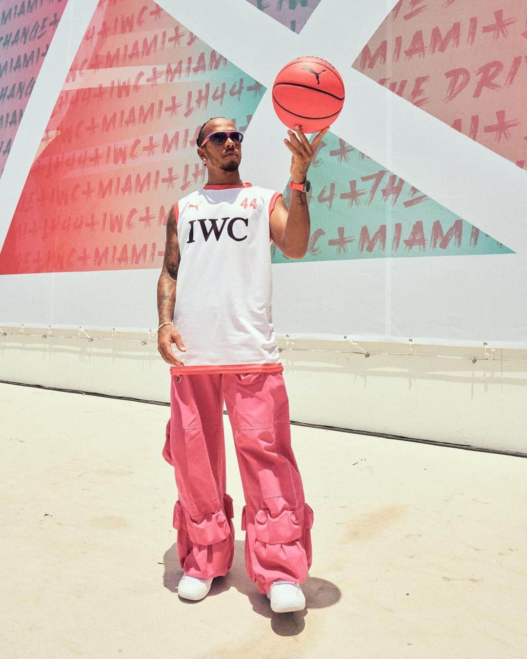 IWCのインスタグラム：「The coolest @lewishamilton  #IWCmiami  @mercedesamgf1 #LewisHamilton #IWCpilot」