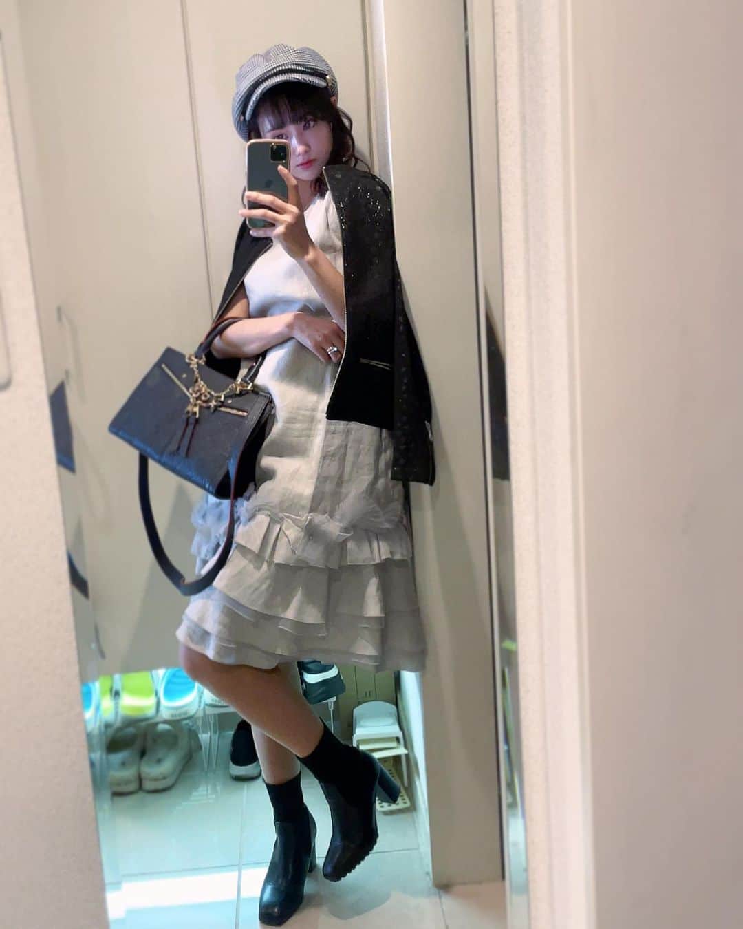 のインスタグラム：「✌︎ ʘ̅͜ʘ̅    写真撮ってたらわんこ映ってきた🐕」