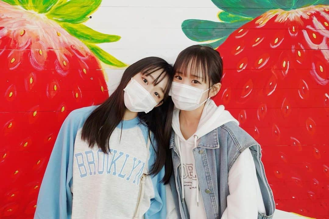 さやりささんのインスタグラム写真 - (さやりさInstagram)「2023/05/04  いちご狩りのあげてなかった写真🍓 この日たくさんいちご食べたのに 今でも毎日のようにいちご食べてる🫠💭 ほんと全然飽きないw さやは野菜が苦手だから果物が野菜代わり🥬  いちご狩り行く時はヒロファームさん行ってみてね！ @hiro_farm_kasukabe  素敵な写真も撮れるよー( ᷇ᢦ ᷆ )  #いちご狩り  #苺狩り  #いちご狩り🍓  #gw  #ゴールデンウィーク」5月4日 9時53分 - sayarisa.insta