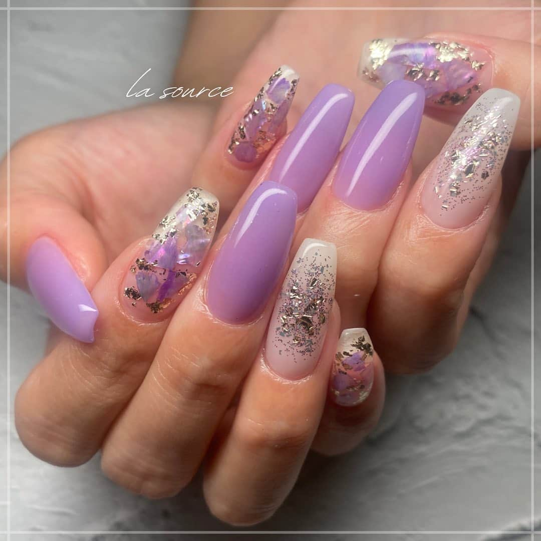 Mihoのインスタグラム：「.  ちゅるんなパープルが可愛い🪯❤️ #梅雨ネイル #紫陽花 .  .  .  .  @la.source_nail  .  ◆住所 〒650-0011 兵庫県神戸市中央区下山手通2丁目12-7 ダイキホームビル2階　203 ◆電話番号 078-600-2382  https://nailbook.jp/salon/20720   .  #lasource#シンプルネイル#オフィスネイル#ネイル #ニュアンスアート#ジェルネイル #ネイルアート #ネイルサロン #ネイルデザイン #三宮フィルイン #春ネイル  #フィルイン#神戸#美甲#美甲設計  #ニュアンスネイル　#サンプルチップ #神戸ネイル #神戸ネイルサロン #三宮ネイルサロン #三宮ネイル#元町ネイルサロン #トアロード　#三宮　#nail #nailart #ドライフラワー　#インテリア」