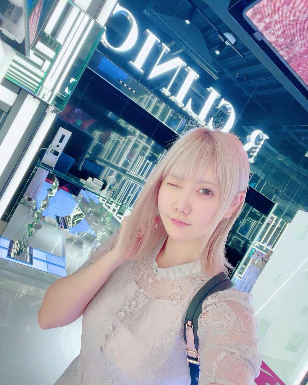 小鳥遊くれあさんのインスタグラム写真 - (小鳥遊くれあInstagram)「R Beauty CLINIC @r_beauty.clinic に来たよー！💓  おでこを丸くしたかったのと 団子鼻に悩んでいたので 今回思い切って吉田先生 @dr.yoshida.kei にお願いしました! 吉田先生は鼻整形で有名でカウンセリングも とても丁寧だったので 安心して任せることができました🌸 気になる子はチェックしてみてね！ また経過も載せていくので待っててね✨  #ヨッシー先生 #吉田慧 #rbeautyclinic #鼻整形 #脂肪注入」5月4日 10時17分 - kurea_primo