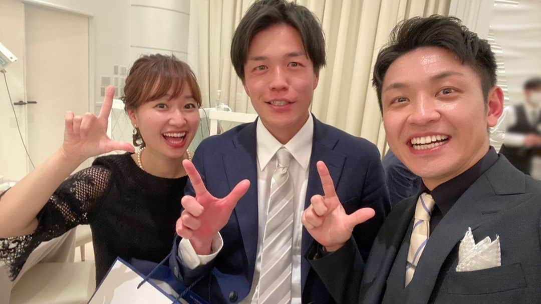 藤村晃輝さんのインスタグラム写真 - (藤村晃輝Instagram)「いつ会っても おもろい南波アナ。  実は同期で、就活のときには 一緒にアナウンサー受験を頑張った仲でもあります。  ここ最近の活躍嬉しい限りです😂 本日誕生日ということでおめでとう🐰  先日、OBS飯倉アナも 再会する機会があり、  ひとまず同期で 👆ポーズしときました🐰  #アナウンサー #同期 #誕生日  #tbs #南波雅俊 #obs #飯倉寛子  #大分 #oita #藤村晃輝」5月4日 10時15分 - fujimura_koki_tos