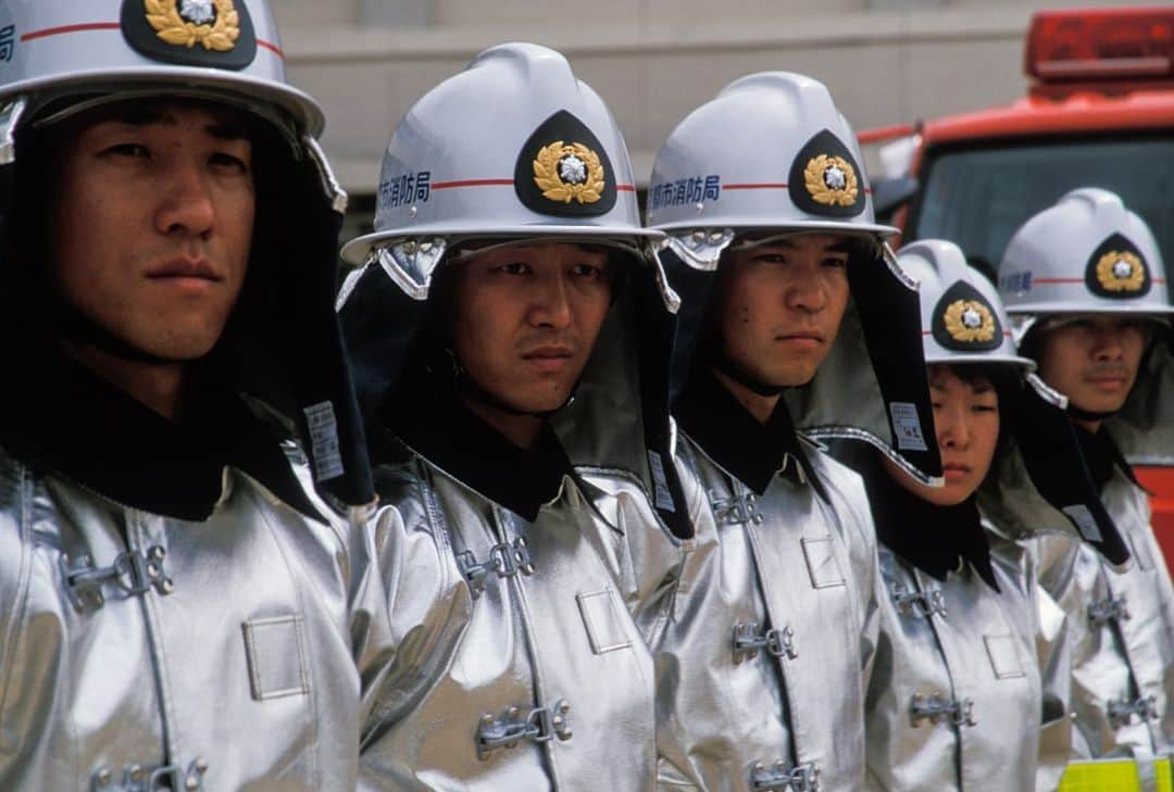 Michael Yamashitaさんのインスタグラム写真 - (Michael YamashitaInstagram)「Today is International Firefighters' Day observed annually on May 4 to remember those firefighter's who have died while serving their communities dedicating their lives to protecting the safety of us all.  Here are a few frames of Tokyo FD in action. I photographed them training for a Natgeo story on Samurai as it was the samurai  who were the firemen of Edo period Japan. Their turnout gear has got to be the coolest on the planet, their helmets and gear looking very much like samurai armor. #internationalfirefightersday #tokyofiredepartment #firefighter #firemen @ralston_engine_company_1 @brookside_engine_co._1」5月4日 10時23分 - yamashitaphoto