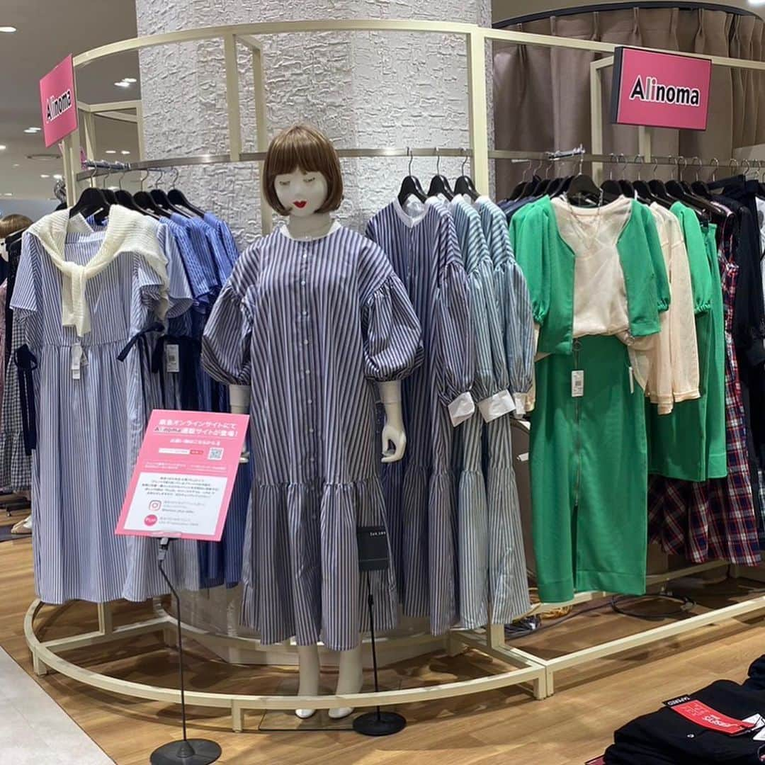 Alinoma公式さんのインスタグラム写真 - (Alinoma公式Instagram)「ㅤ 阪急うめだ本店にて「AlinomaSHOP」開催中✨✨  　　 ただいま、阪急うめだ本店8階『プリュス』にて、『　「Alinoma」で取り扱っているブランドの一部アイテムを販売しております♪ 随時商品を入れ替えながら実施予定ですので、お近くにお越しの際はぜひお立ち寄りくださいね☺️💗  　　 ↓販売アイテムはこちら https://alinoma.jp/search?ke=hankyu 　　 ▼アクセス ・阪急「大阪梅田」駅から徒歩約3分 ・JR「大阪」駅から徒歩約4分 　　  #阪急うめだ本店　#プリュス #アリノマ　#ぽっちゃりコーデならアリノマ #alinoma #plussize #plussizefashion」5月4日 16時10分 - alinoma_official