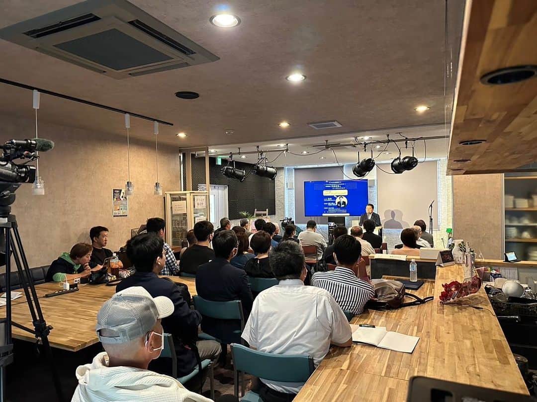 平井卓也さんのインスタグラム写真 - (平井卓也Instagram)「一般社団法人香川県ネコソギ・イノベーション推進協議会さん主催でトークイベントを開催していただきました。今、話題のチャットGPTをはじめ、AIや web3など、最先端のデジタル政策を幅広にお話しさせていただきました。GWの中日にもかかわらず、ご参加いただいた皆さま、また、今回の企画、運営をしていただいたエニシアの宮川社長、関係各位に心から感謝申し上げます。 #平井卓也 #AI #ChatGPT」5月4日 16時13分 - hiratakuchan0125