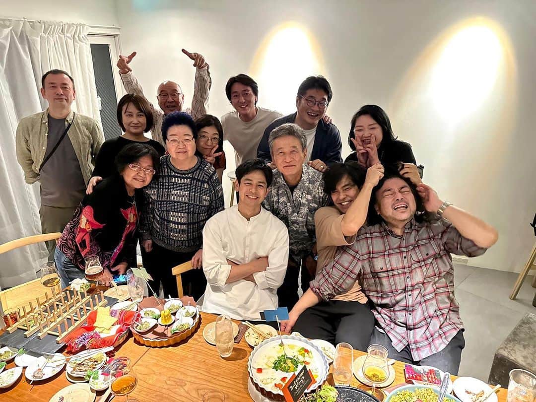パパイヤ鈴木のインスタグラム：「昨日は天地人会でした。 楽しかったな〜 みんな大人なのに子供のようにはしゃいでいました。 僕もですけど(^^)」