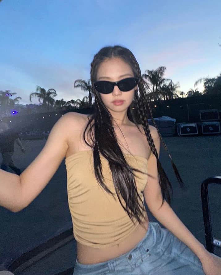 GENTLE MONSTERのインスタグラム：「@jennierubyjane wears MM003 01 from the Maison Margiela × Gentle Monster eyewear collection.  #MaisonMargielaxGentleMonster⁣ #GentleMonster」