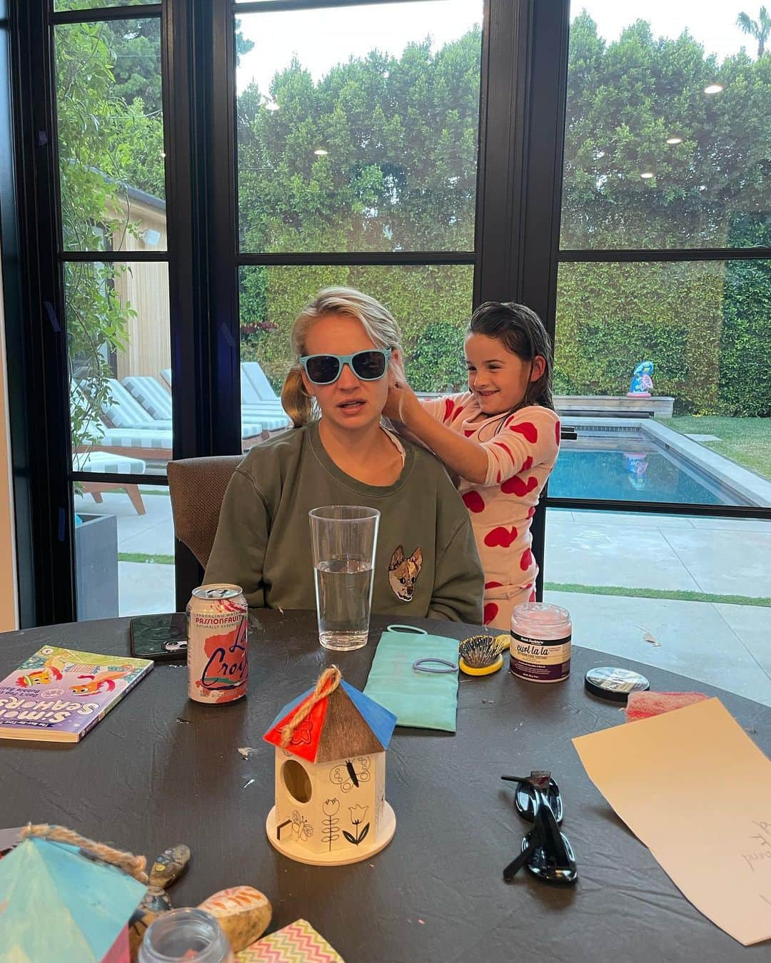 ケヴィン・ゼガーズさんのインスタグラム写真 - (ケヴィン・ゼガーズInstagram)「Auntie Britt Britt came to play.」5月4日 11時19分 - kevinzegers1984