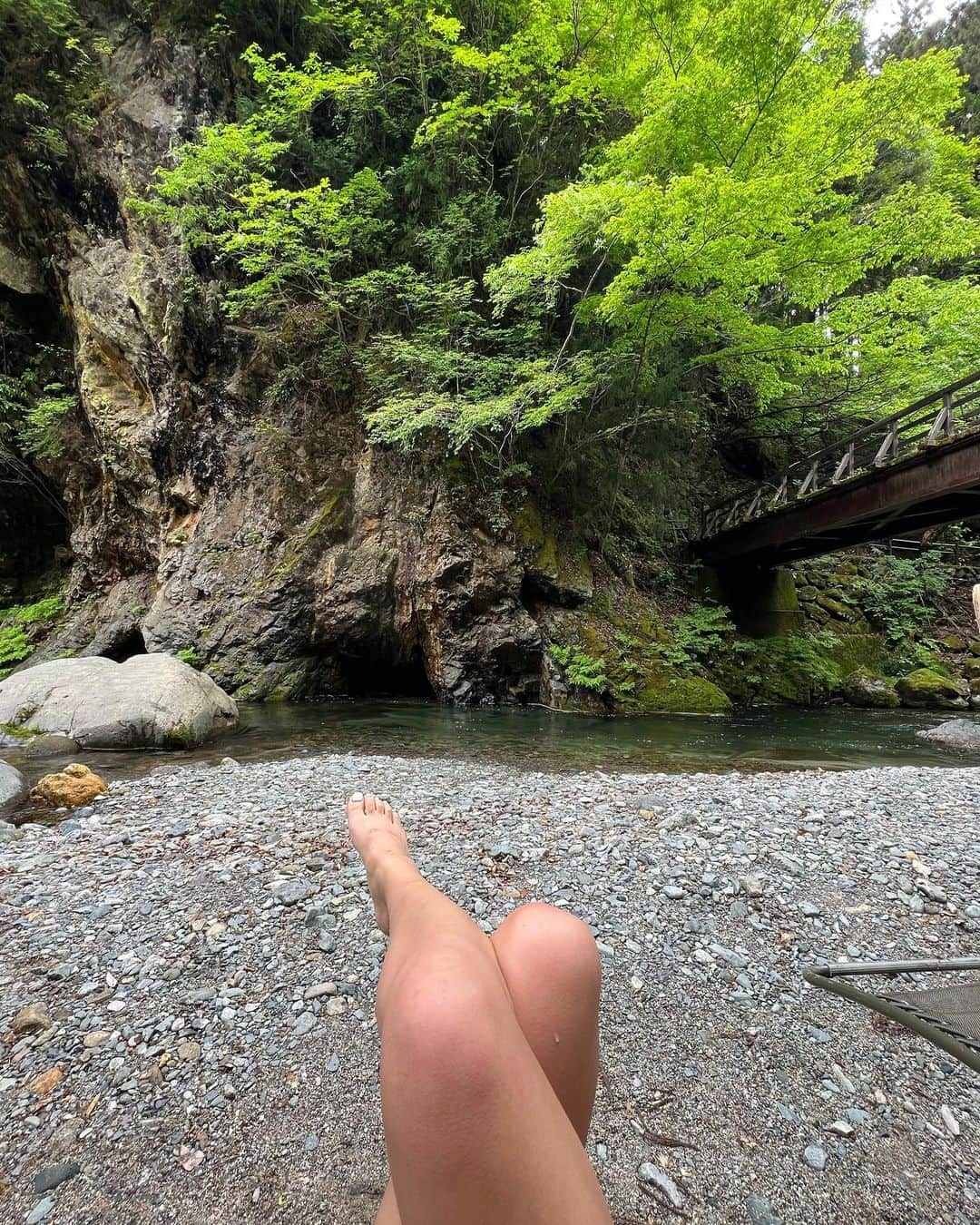 福井仁美さんのインスタグラム写真 - (福井仁美Instagram)「🏕＋🧖🏾‍♀️＋🔥＋🍜  学生時代の友達家族と、これ以上ない最高の週末。  プロたちに全部やってもらい至れり尽くせり。おかげでキャンプにハマりそう。  子供の時、家族でキャンプしながら食べたチキンラーメンは、大人になっても最高のご馳走でした🐣  #キャンプ #sauna」5月4日 11時44分 - hitton28