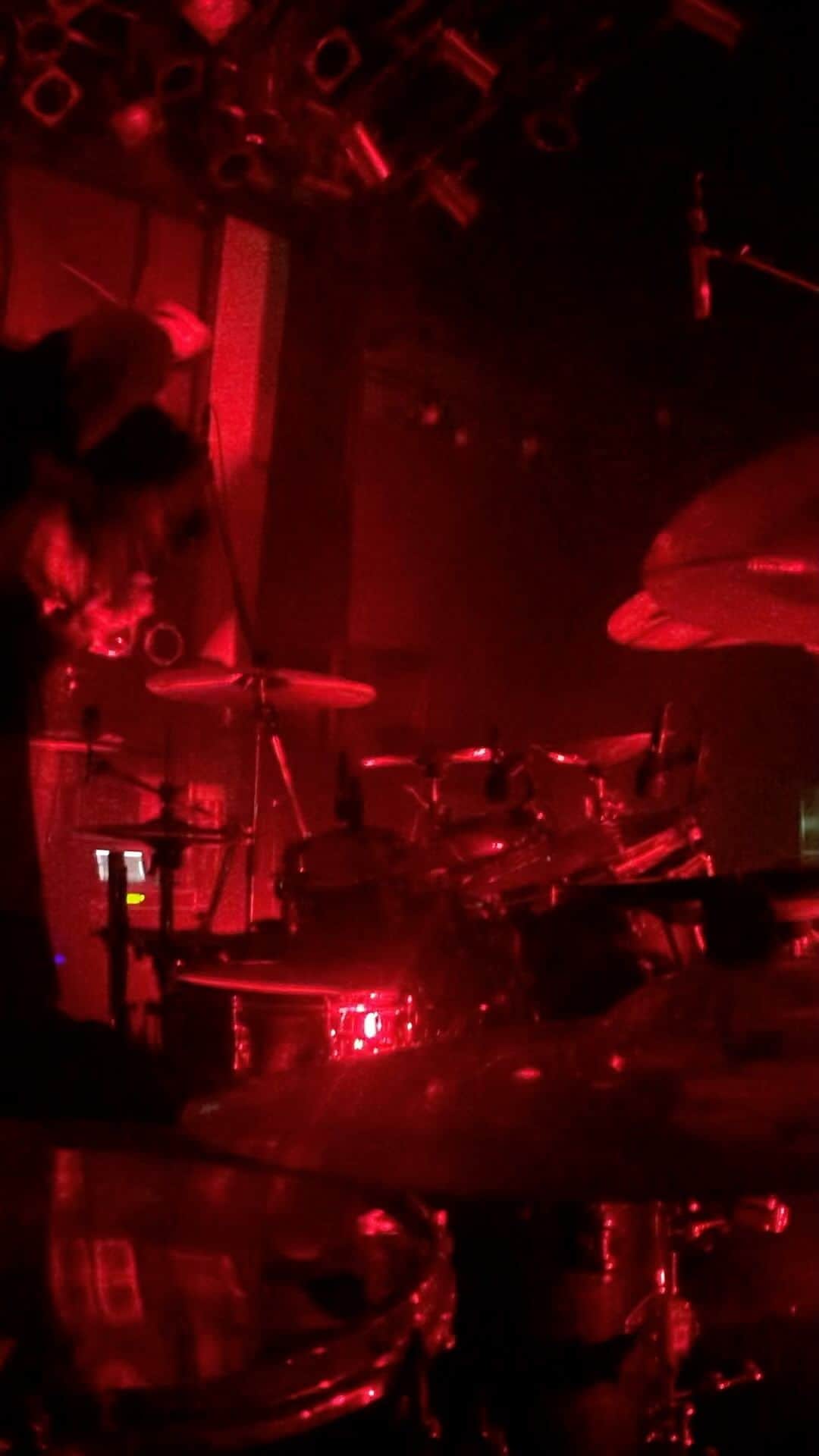 Natsuのインスタグラム：「100% iPhone audio sound. Also no kick trigger.   #drumcam #metalcore #metal」
