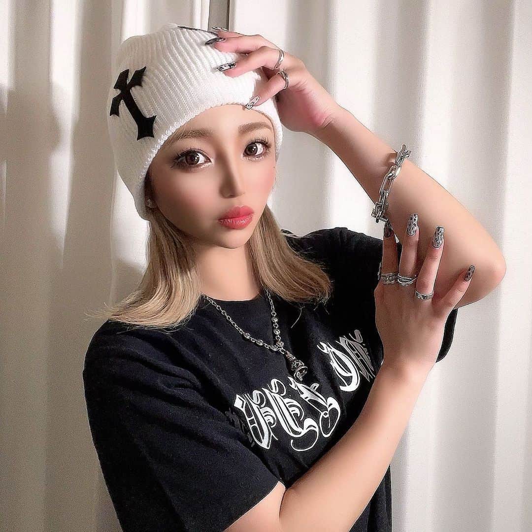 MII MAMAのインスタグラム：「. . . 🖤🤍🖤🤍🖤🤍 ------------------------------------------ 🔎White Style mi mama 良かったらチャンネル登録お願いします🙇🏽‍♀️ #YouTube#ユーチューバー#主婦ユーチューバー#MIIMAMA#チャンネル登録お願いします#2児ママ#年子ママ#ギャルママ#ぎゃるまま#アラサーママ#アラサー#30代#30代ママ#ホワイトインテリア#モノトーンインテリア#シンプルな暮らし#収納#ホワイト収納#イチナナ#イチナナライバー#専属ライバー#主婦ライバー#17LIVE#主婦YouTuber#ママYouTuber#ママライバー#幼稚園ママ#小学生ママ」
